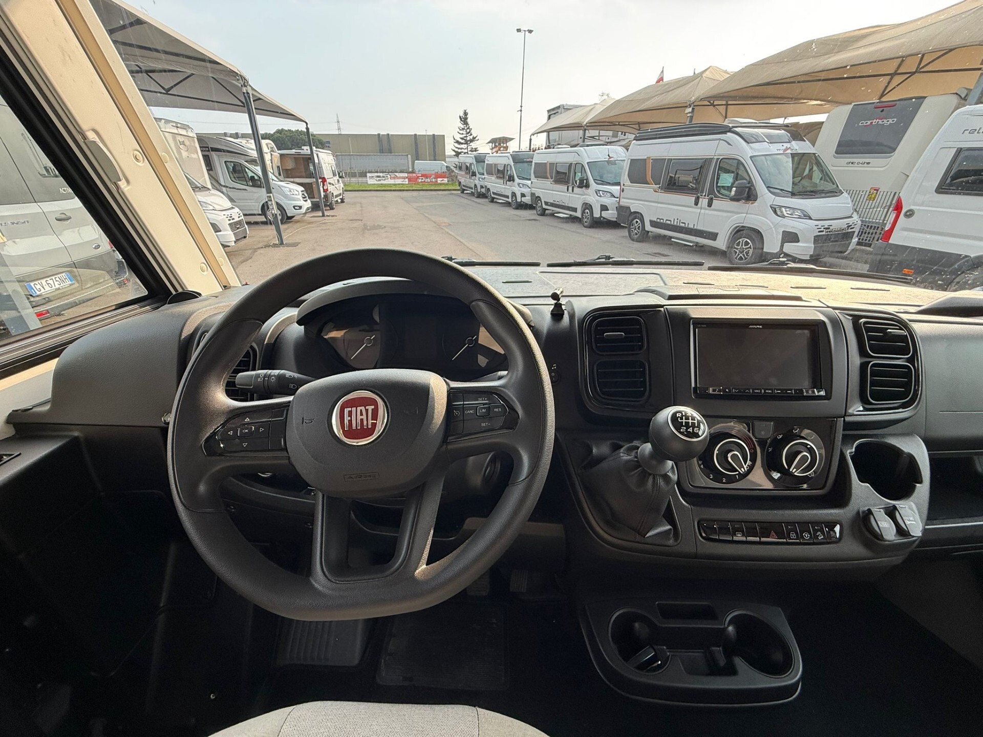 Rapido 854F motorhome dimette in coda