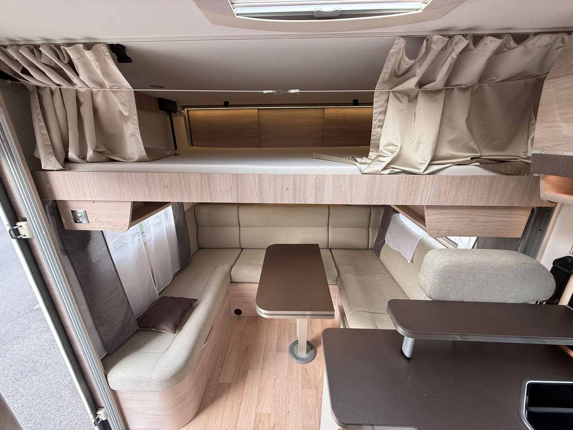 Rapido 854F motorhome dimette in coda