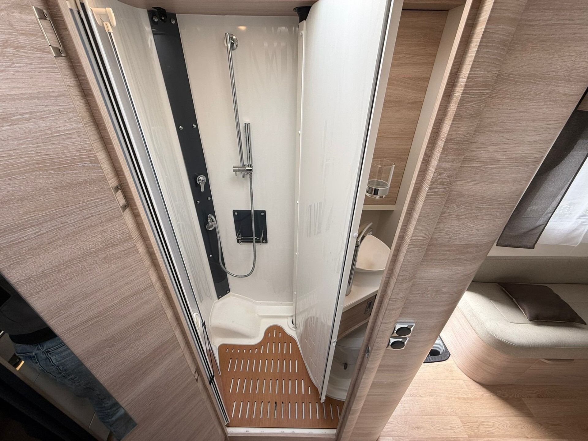 Rapido 854F motorhome dimette in coda