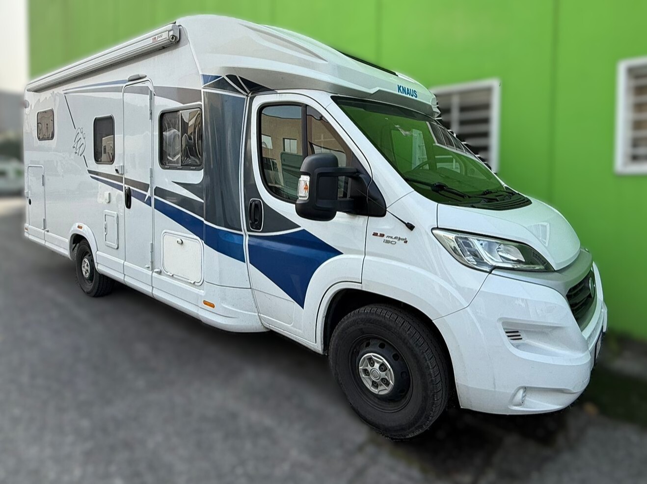 Knaus LIVE WAVE 700 MEG