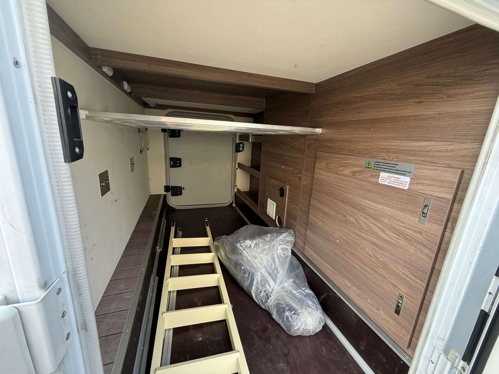 Knaus LIVE WAVE 700 MEG