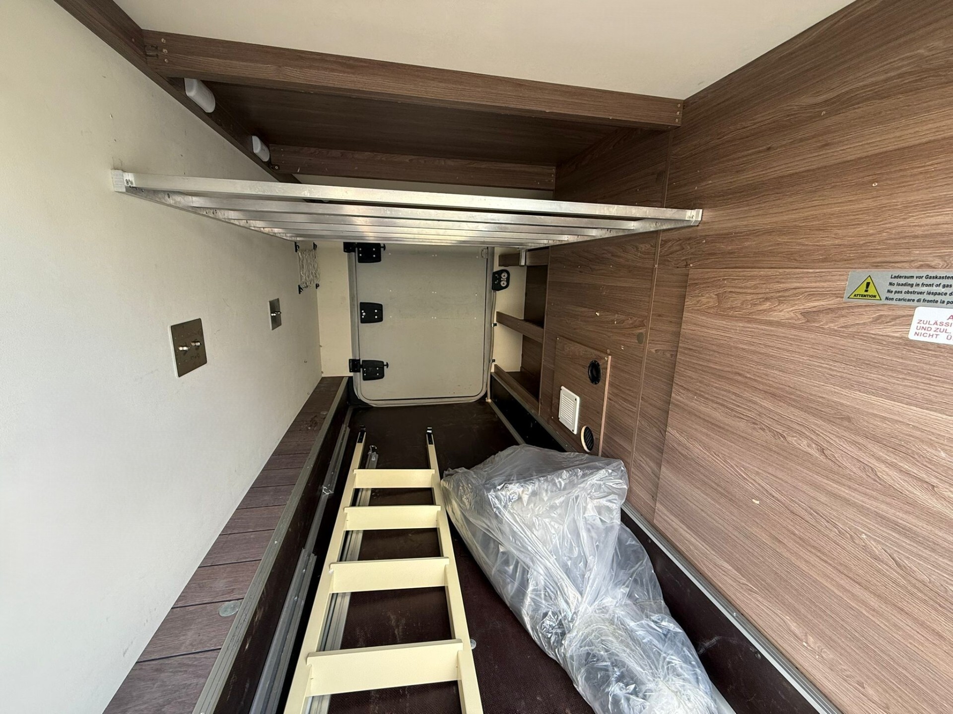 Knaus LIVE WAVE 700 MEG