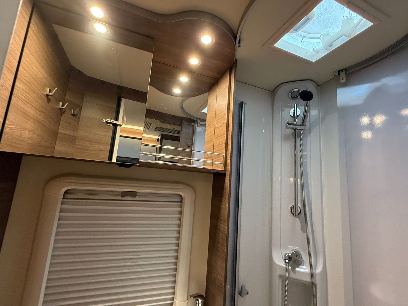 Knaus LIVE WAVE 700 MEG