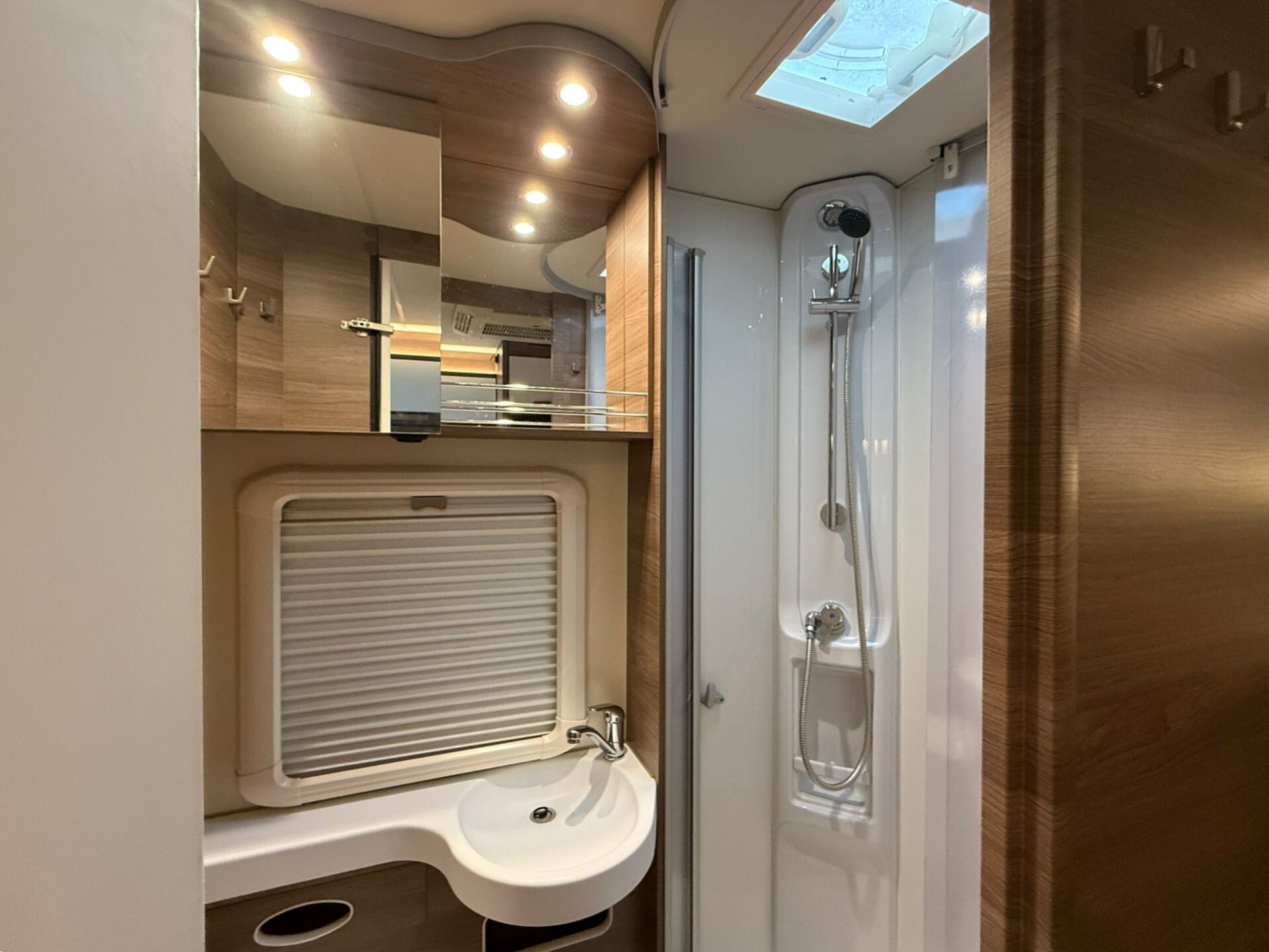 Knaus LIVE WAVE 700 MEG