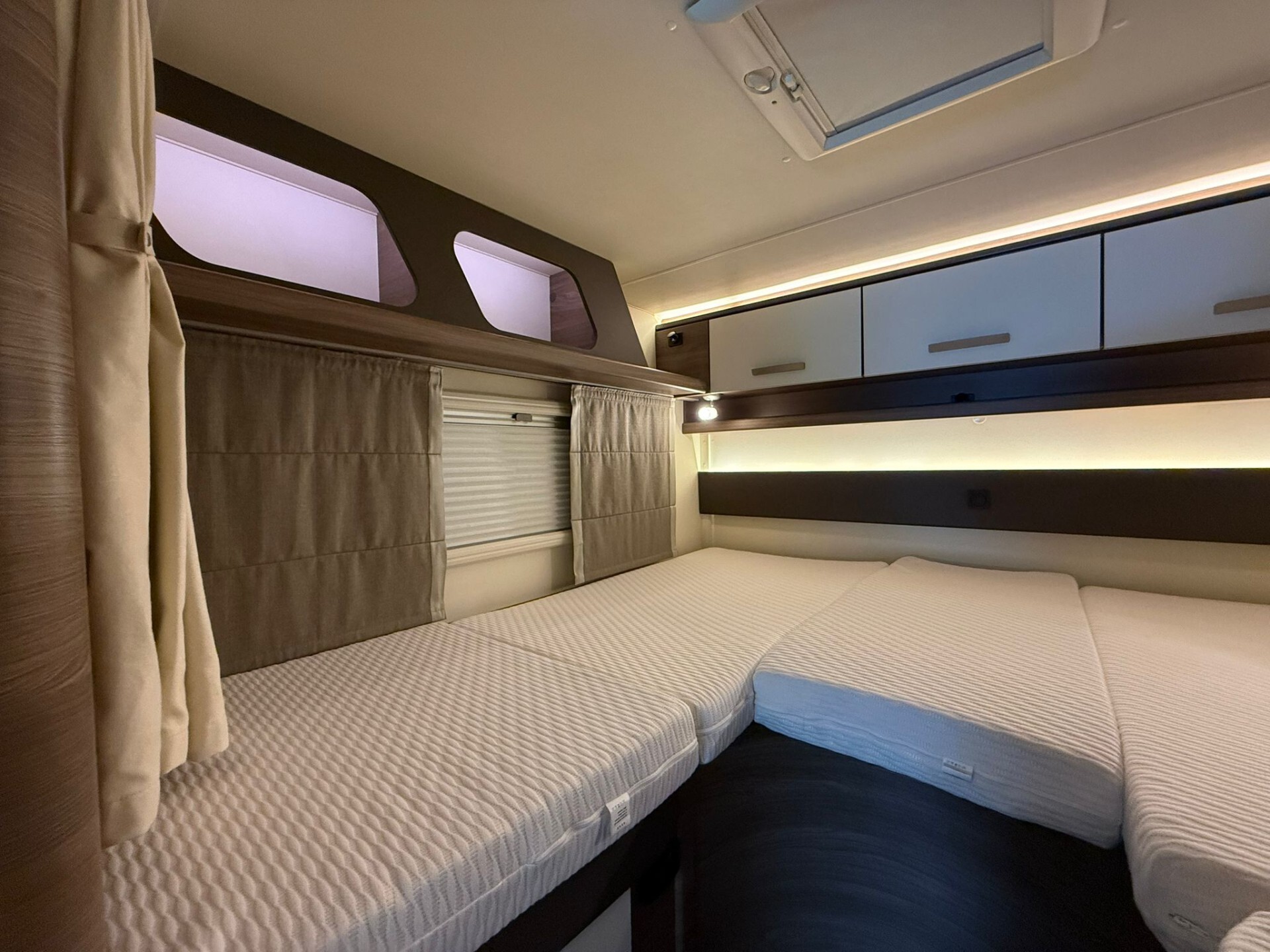 Knaus LIVE WAVE 700 MEG