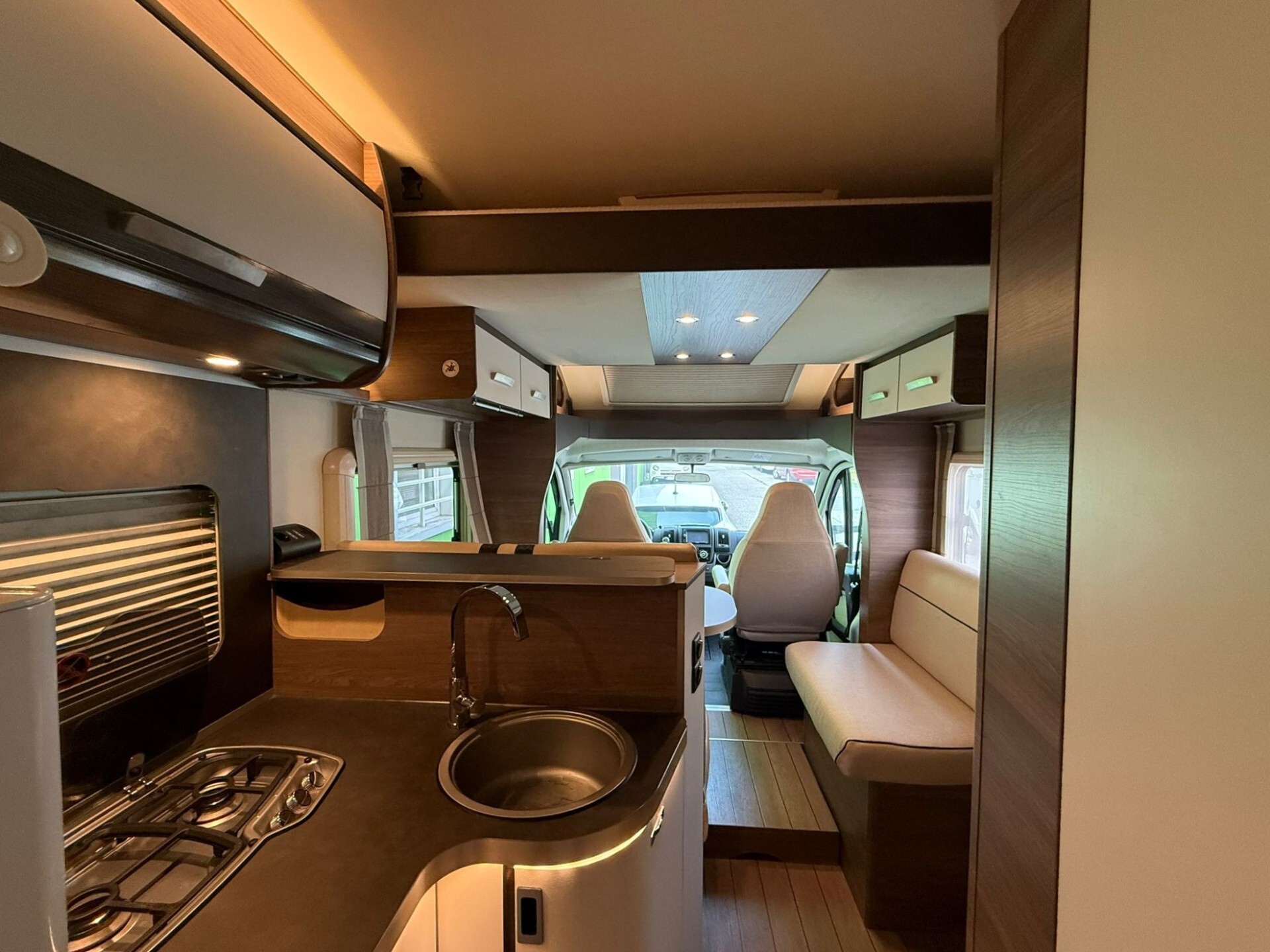 Knaus LIVE WAVE 700 MEG