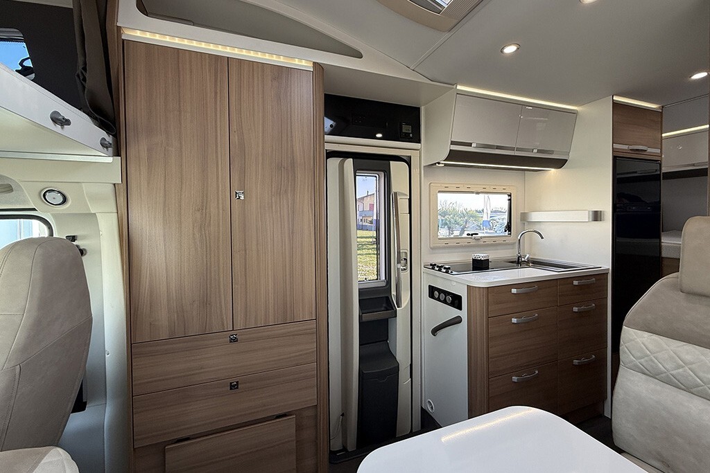 Adria Coral XL Axess 600 DP 6 posti omologati