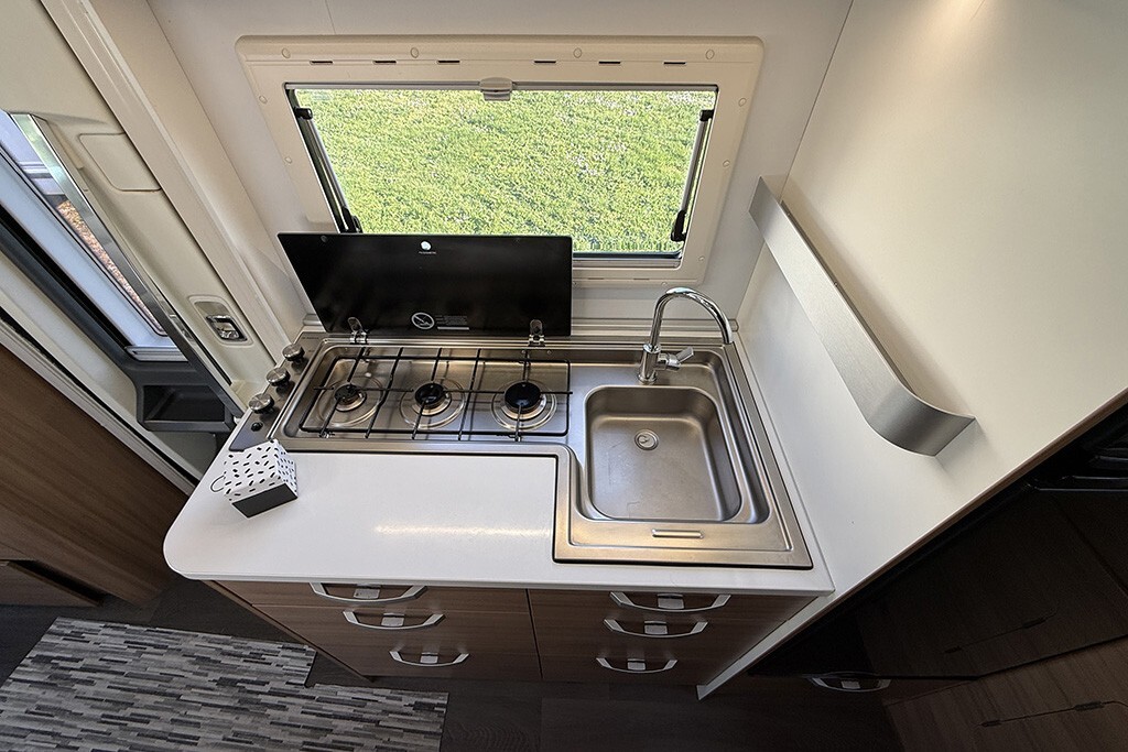 Adria Coral XL Axess 600 DP 6 posti omologati
