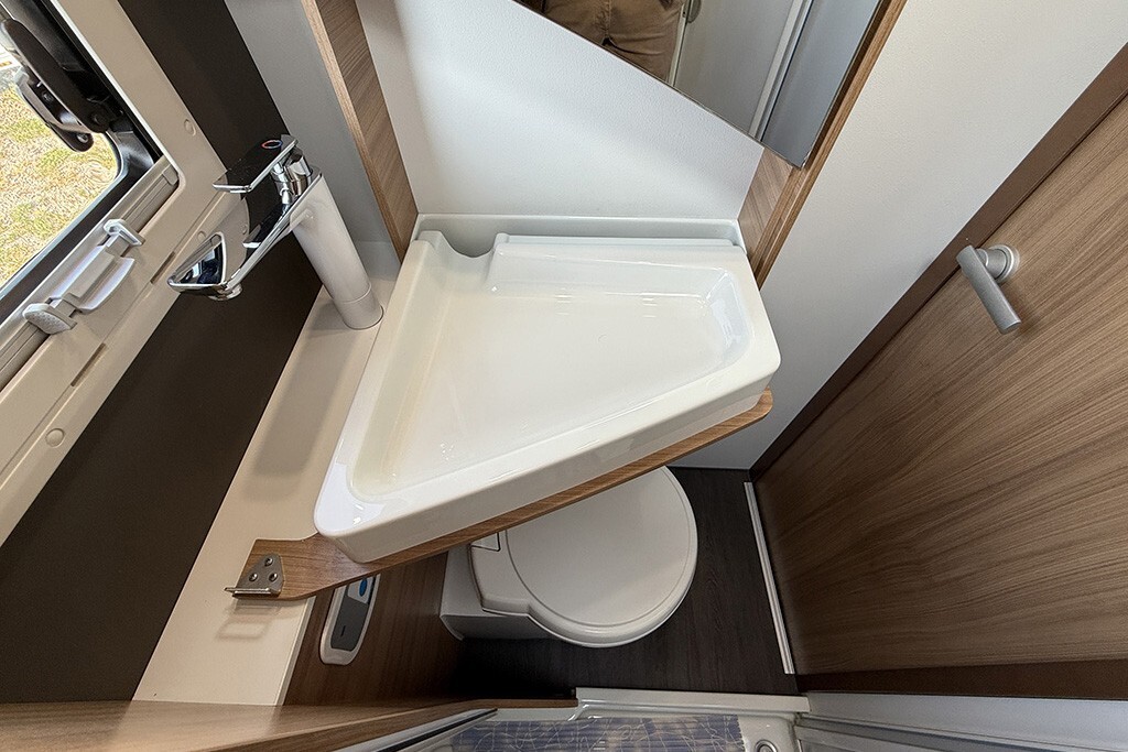 Adria Coral XL Axess 600 DP 6 posti omologati