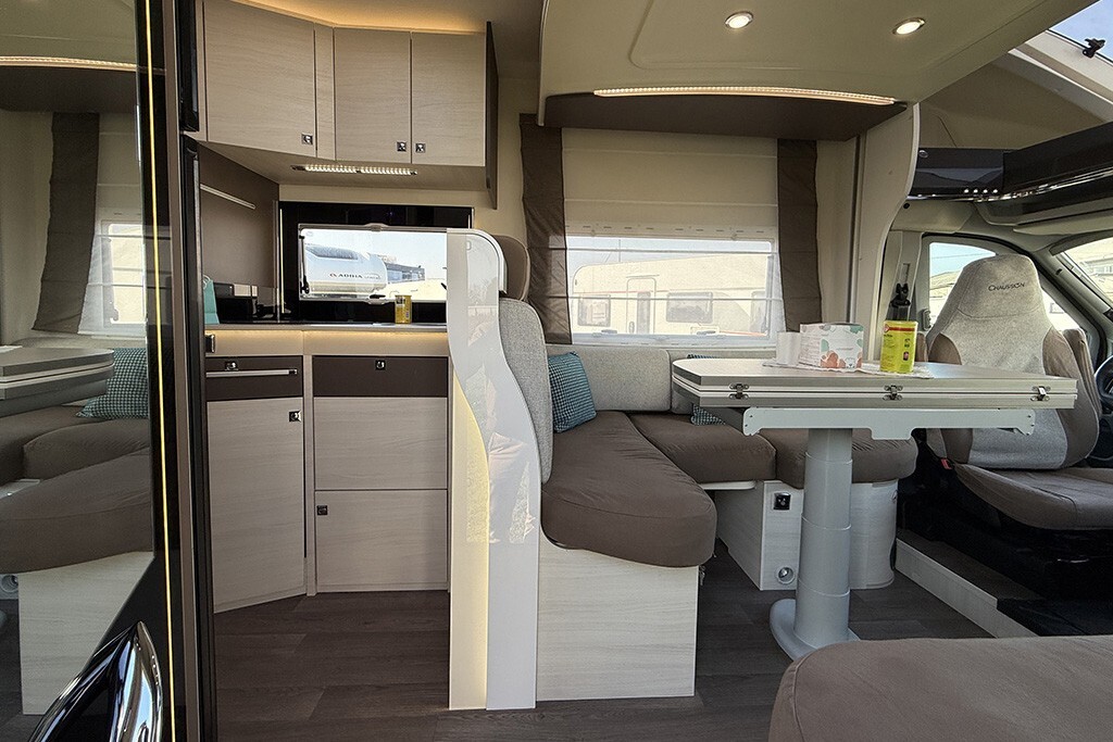 Chausson Welcome 610 maxi zona giorno
