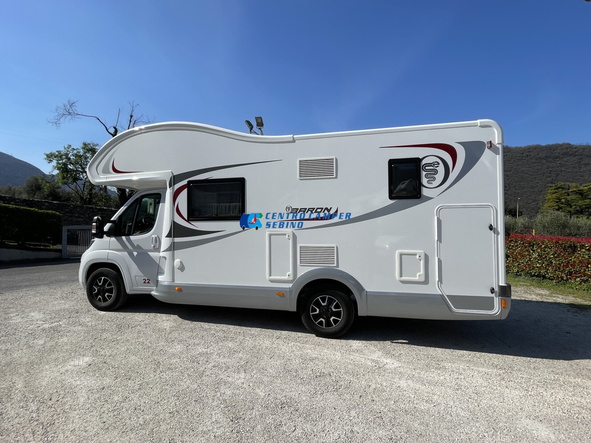 Elnagh Baron 22 camper mansardato 7 posti 6,99 mt