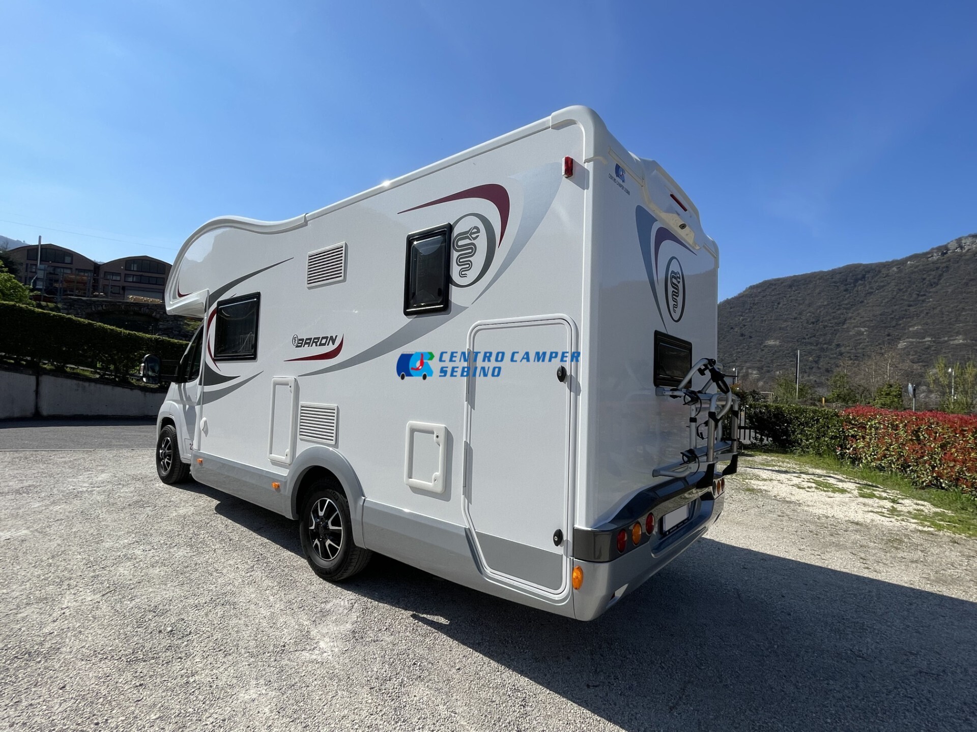 Elnagh Baron 22 camper mansardato 7 posti 6,99 mt