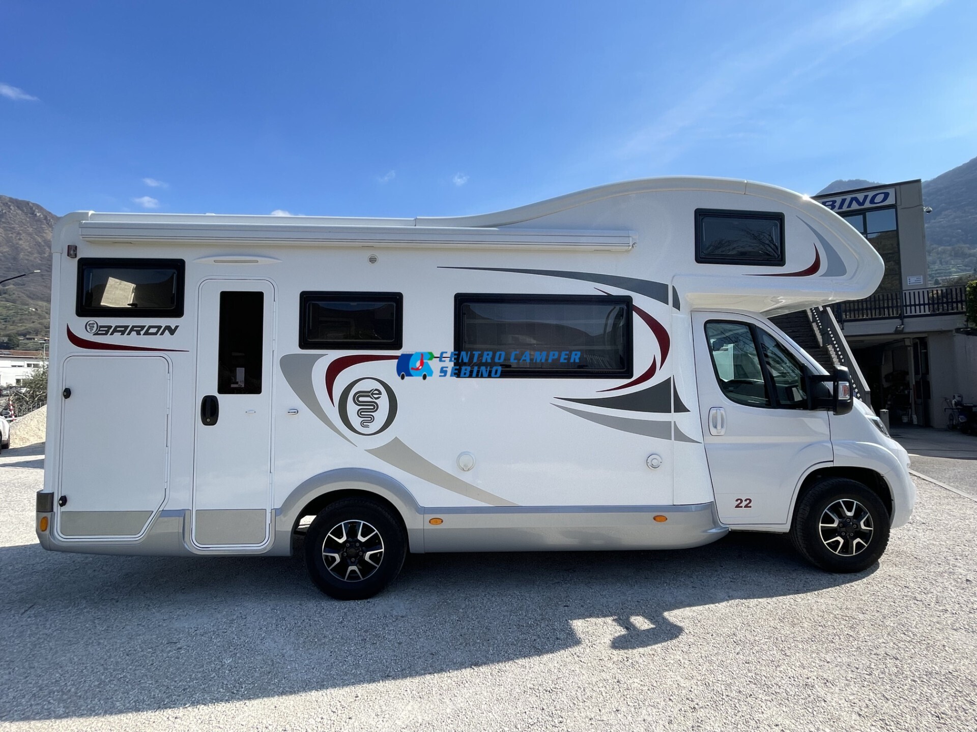 Elnagh Baron 22 camper mansardato 7 posti 6,99 mt