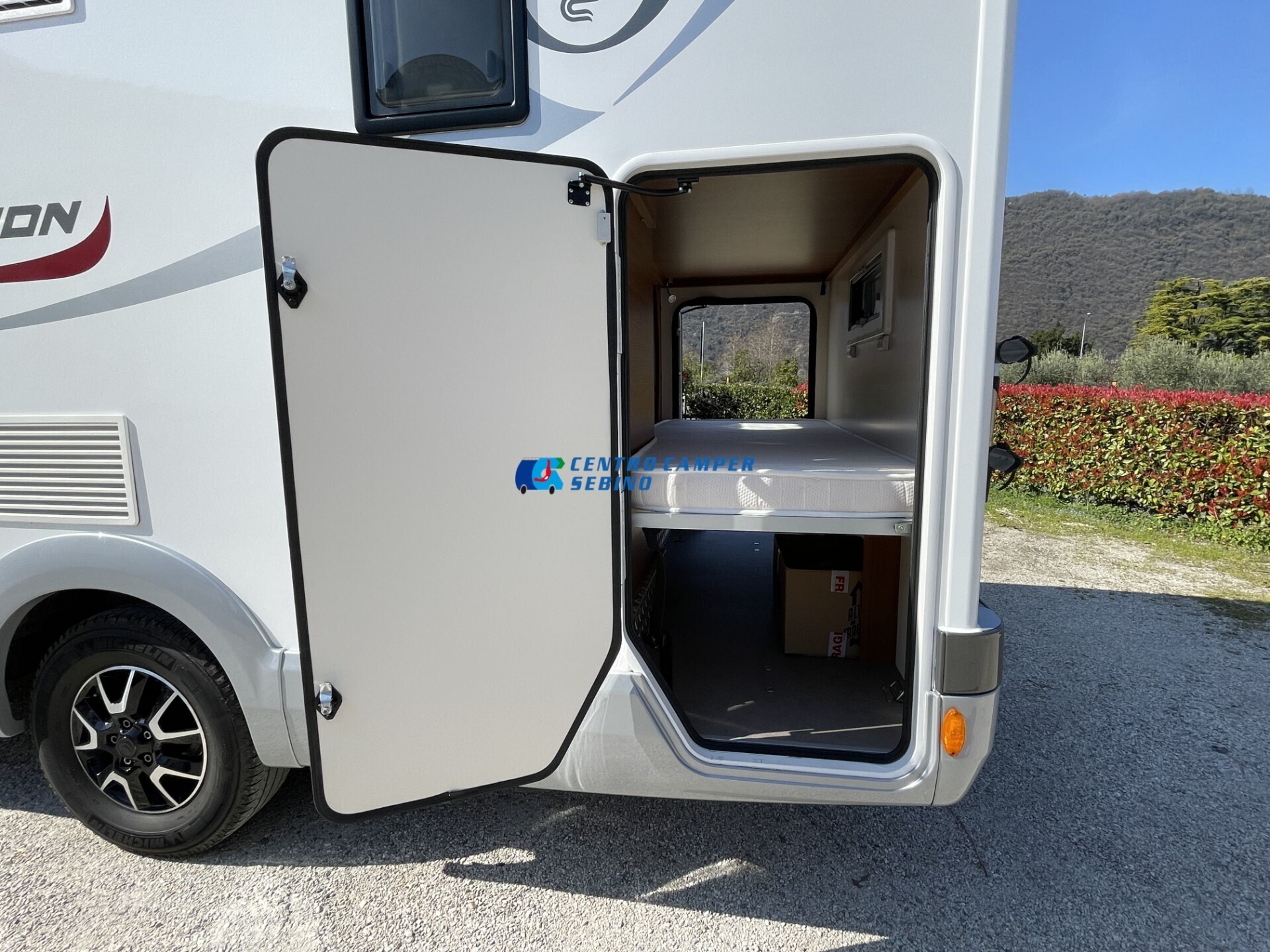 Elnagh Baron 22 camper mansardato 7 posti 6,99 mt