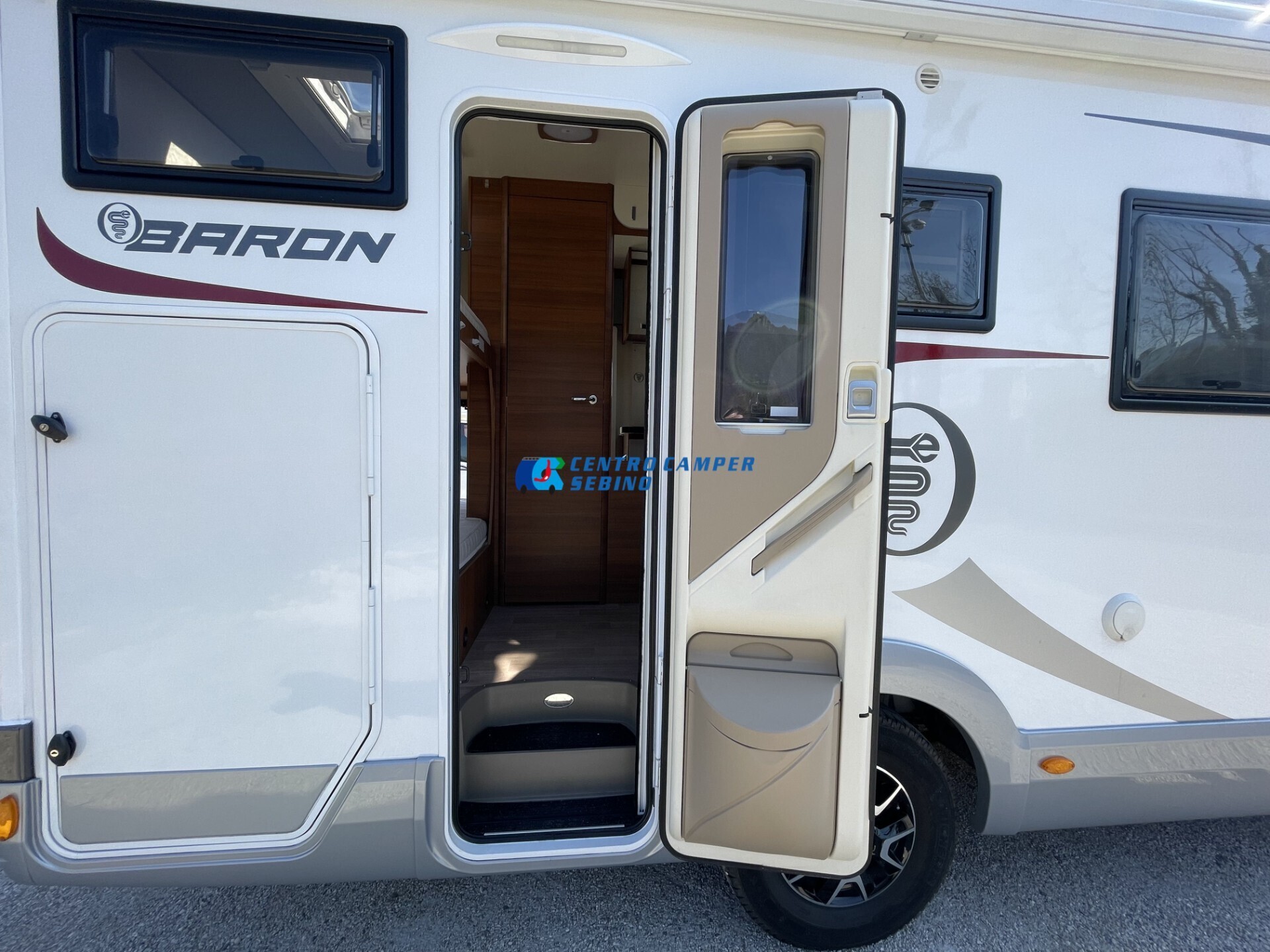 Elnagh Baron 22 camper mansardato 7 posti 6,99 mt