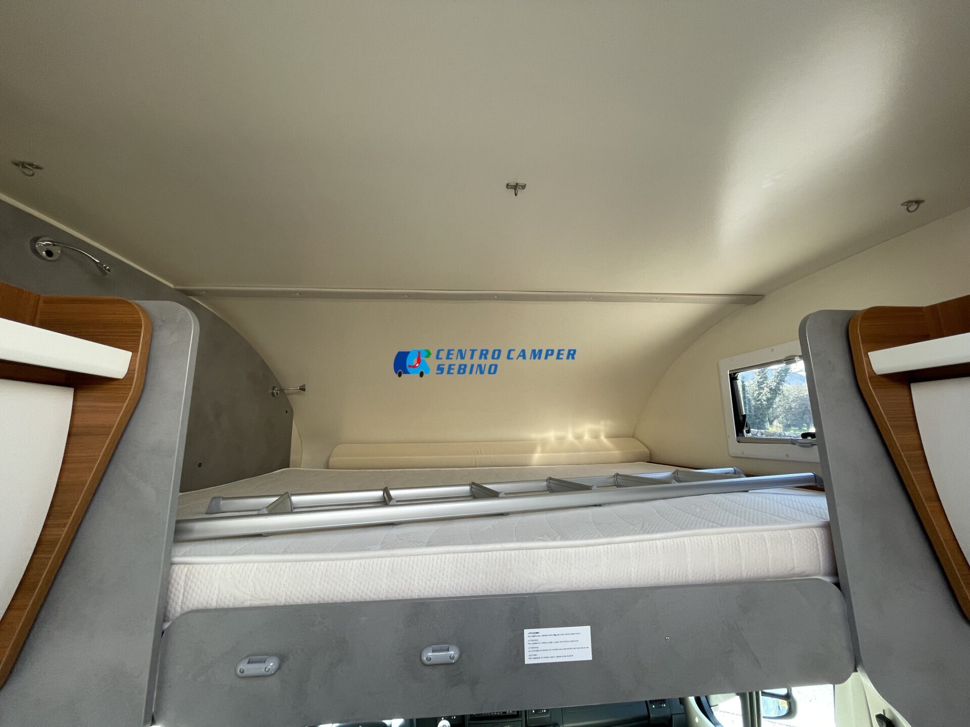Elnagh Baron 22 camper mansardato 7 posti 6,99 mt