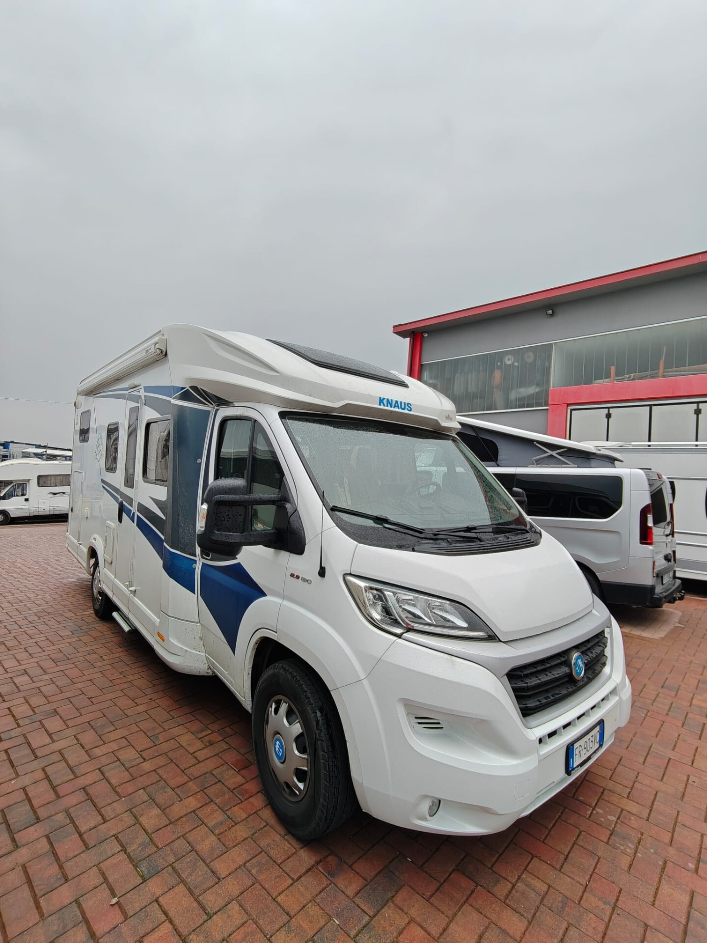 Camper Semintegrale Garage