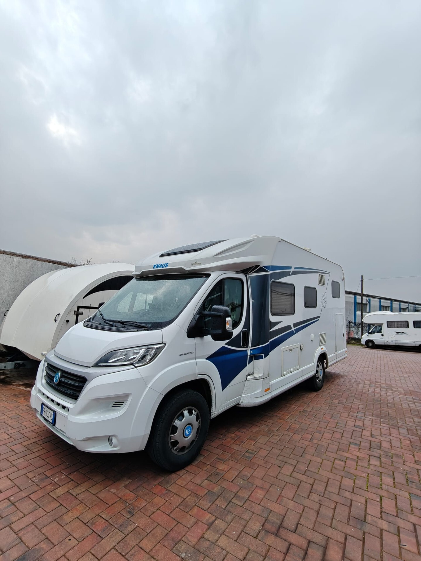 Camper Semintegrale Garage