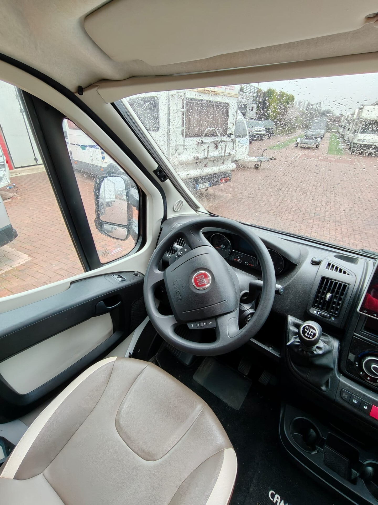Camper Semintegrale Garage