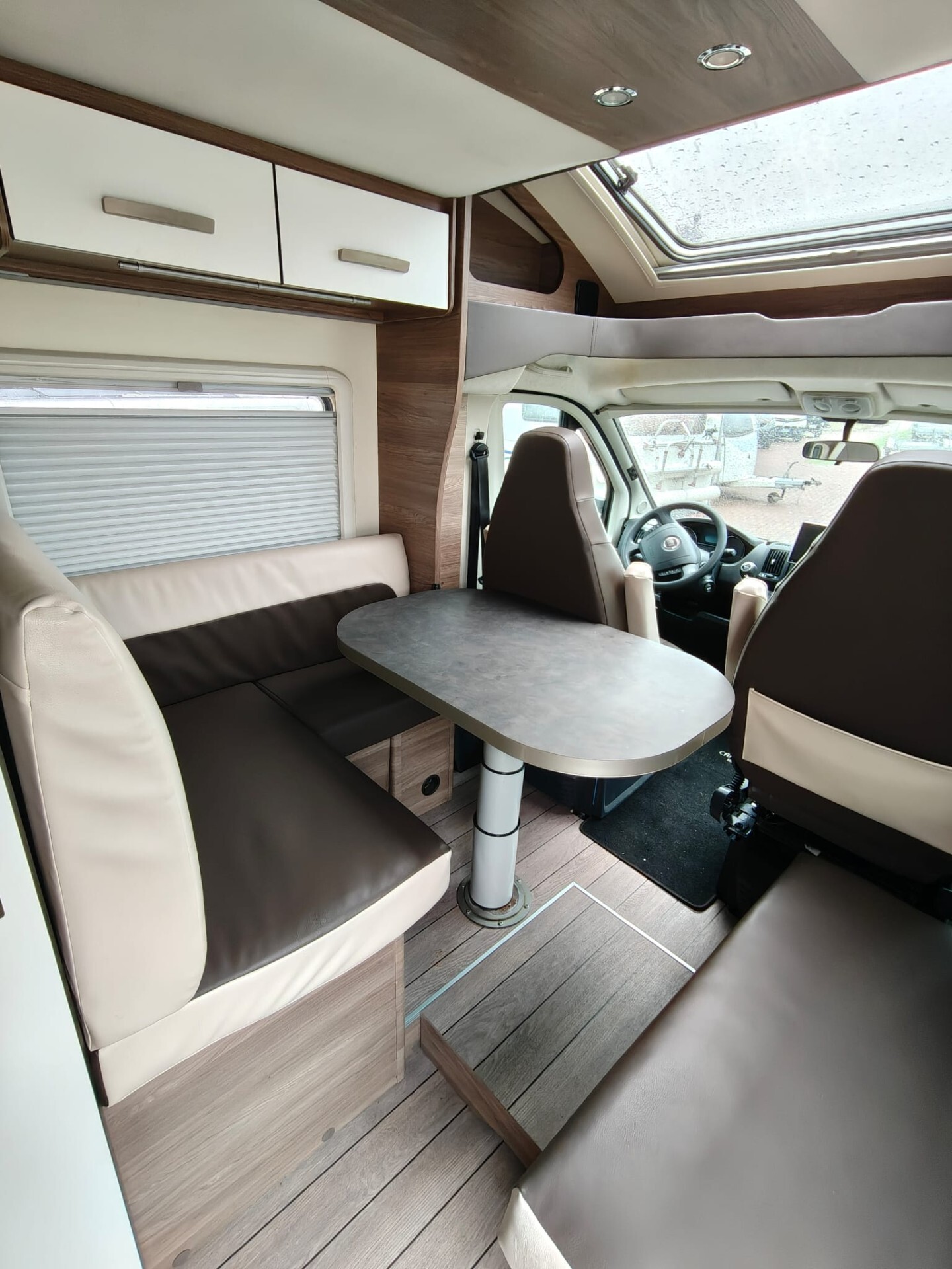 Camper Semintegrale Garage