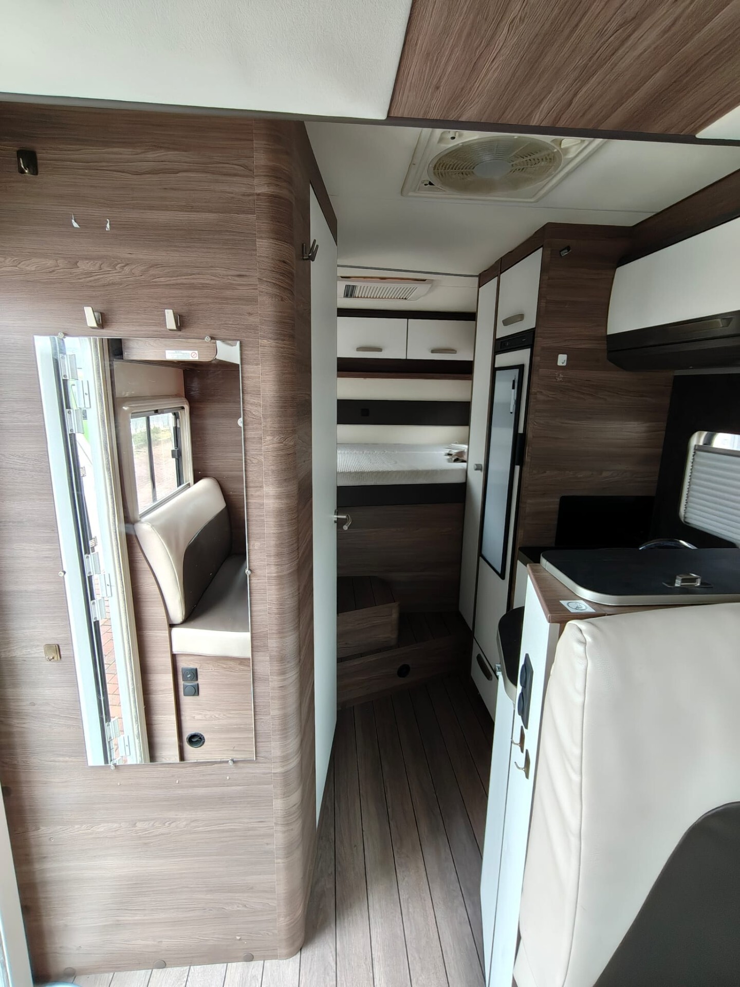 Camper Semintegrale Garage