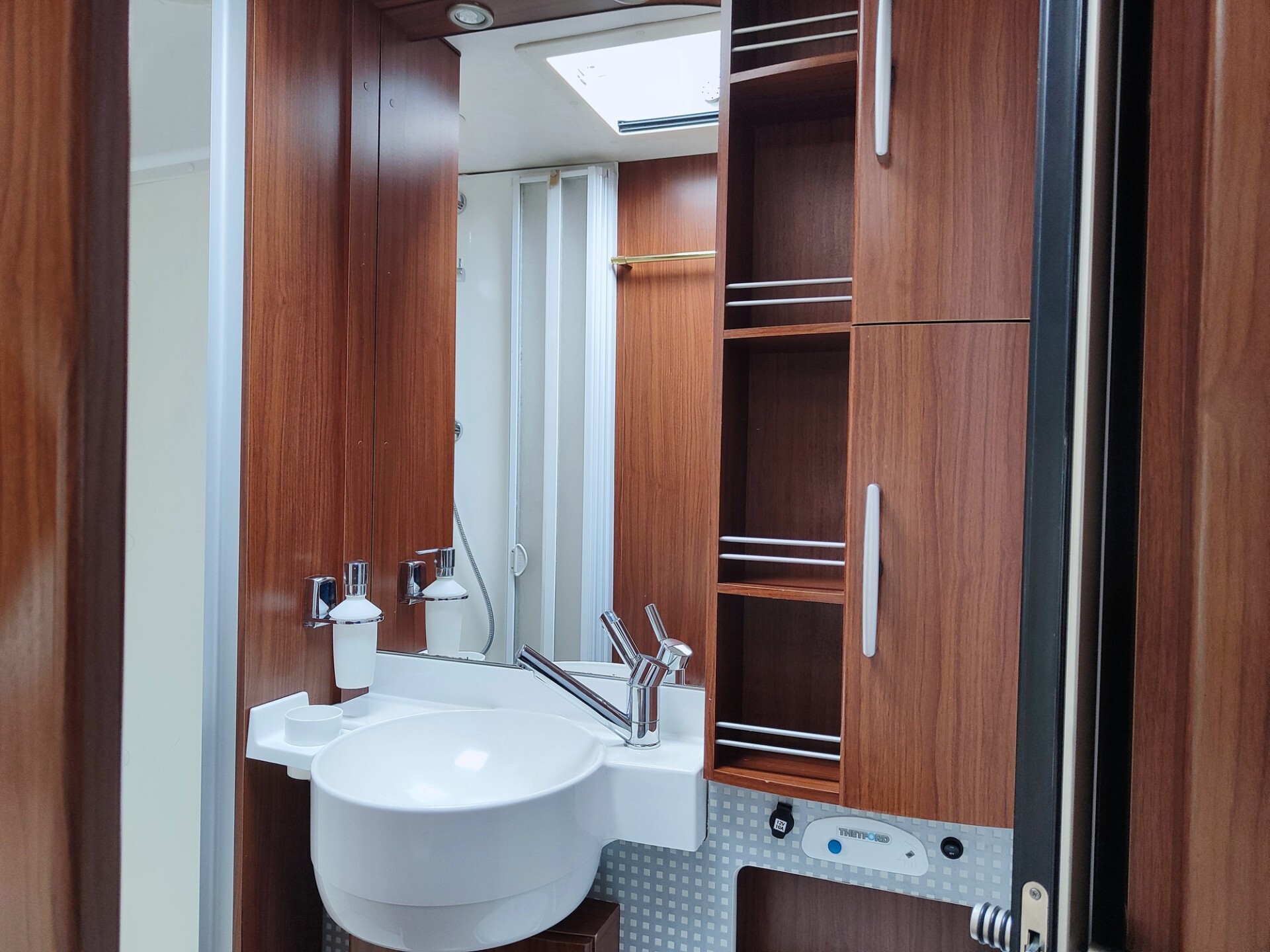 Hymer/eriba B 654 Legend Motorhome con letto alla 