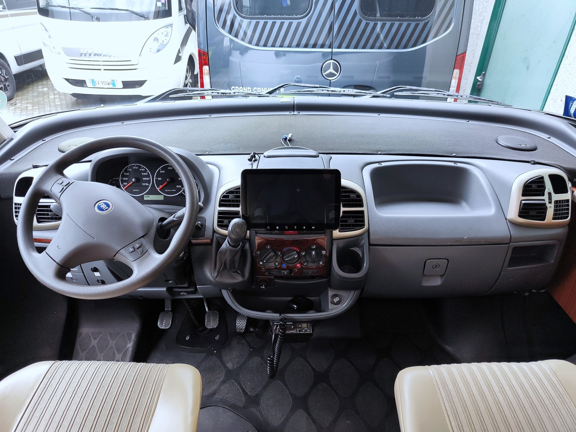 Hymer/eriba B 654 Legend Motorhome con letto alla 