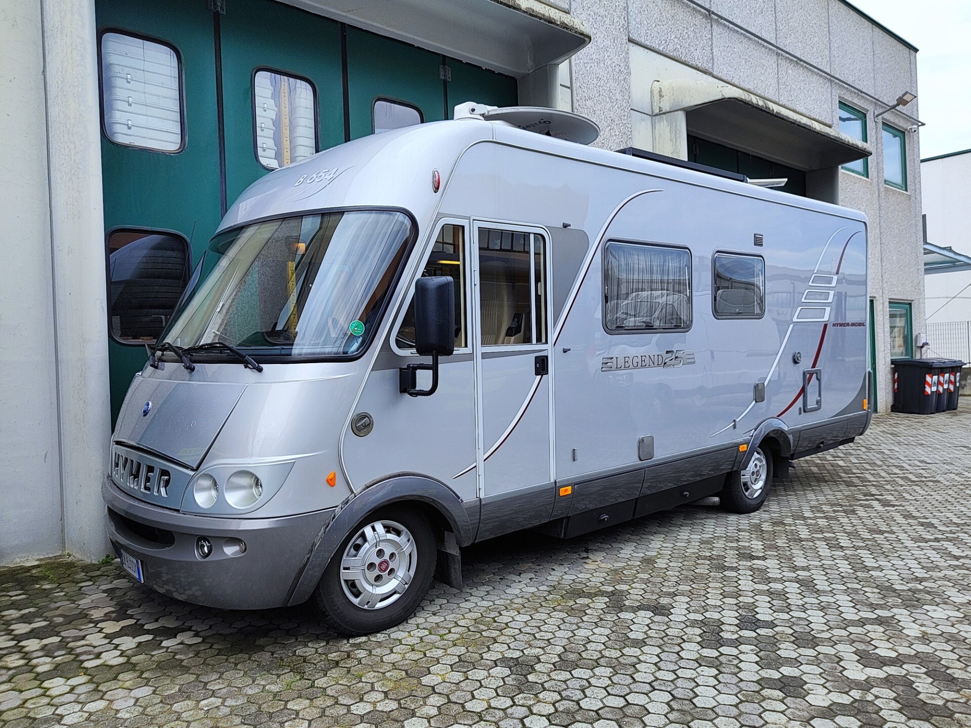 Hymer/eriba B 654 Legend Motorhome con letto alla 
