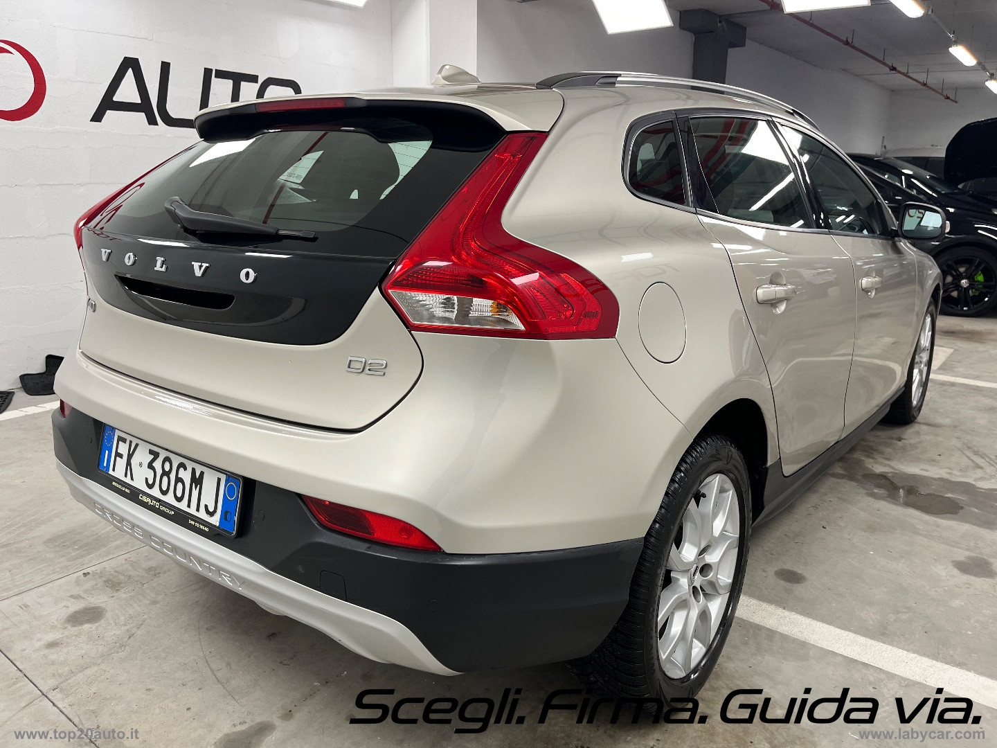 Volvo V40 2017 от Италия
