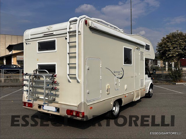 KENTUCKY CORRAL 3 GEMELLATO 137 CV 6 POSTI 664 CM 