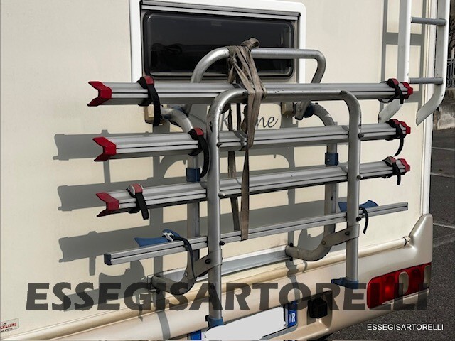 KENTUCKY CORRAL 3 GEMELLATO 137 CV 6 POSTI 664 CM 