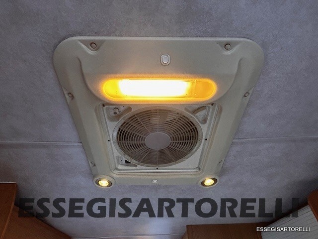 KENTUCKY CORRAL 3 GEMELLATO 137 CV 6 POSTI 664 CM 