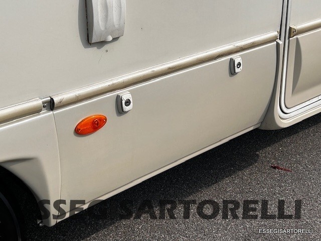 KENTUCKY CORRAL 3 GEMELLATO 137 CV 6 POSTI 664 CM 