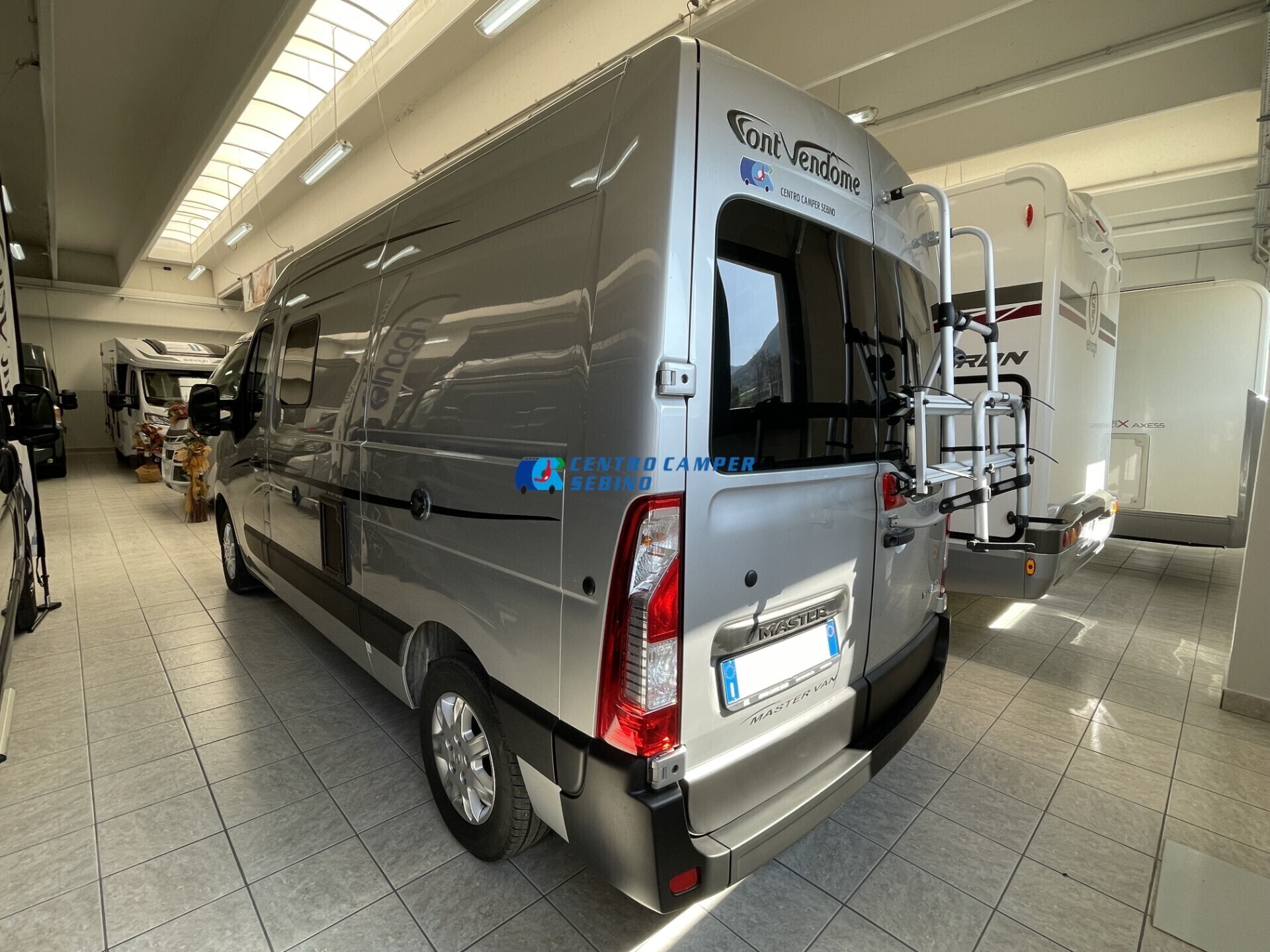 Font Vendôme Master Van XS campervan 5,54m 3 posti