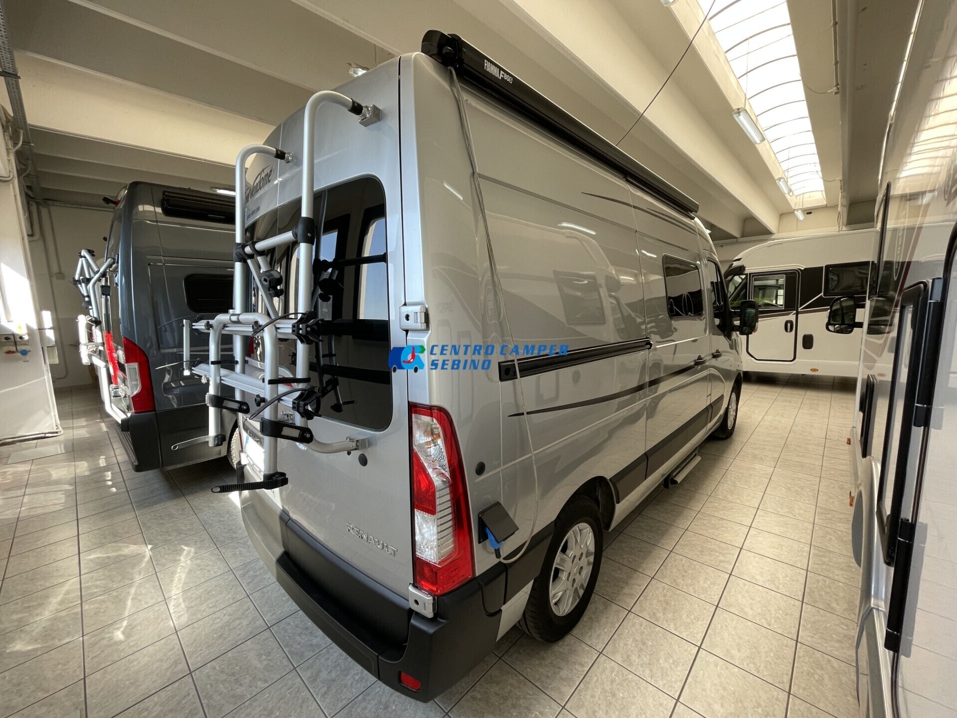 Font Vendôme Master Van XS campervan 5,54m 3 posti