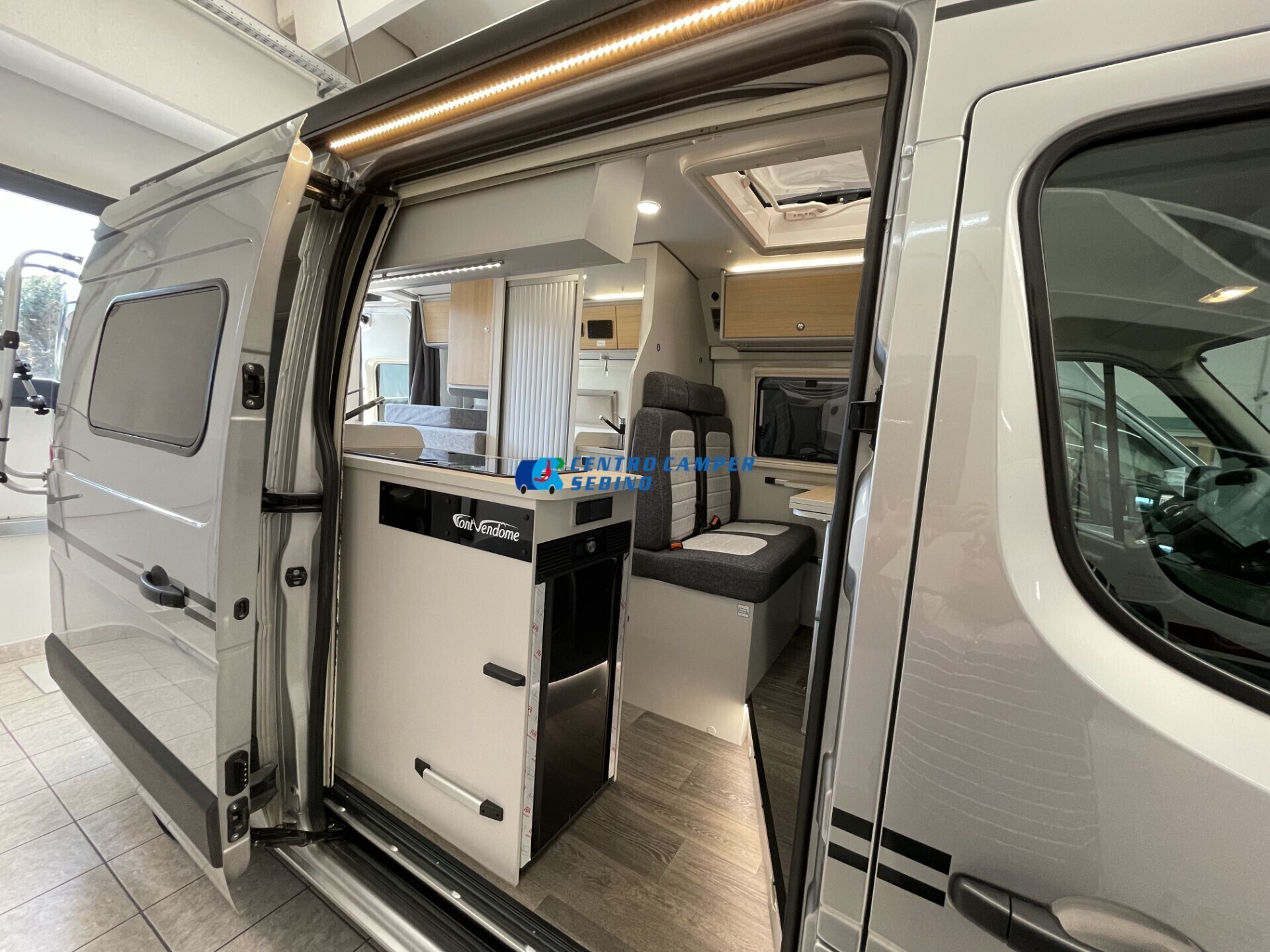 Font Vendôme Master Van XS campervan 5,54m 3 posti
