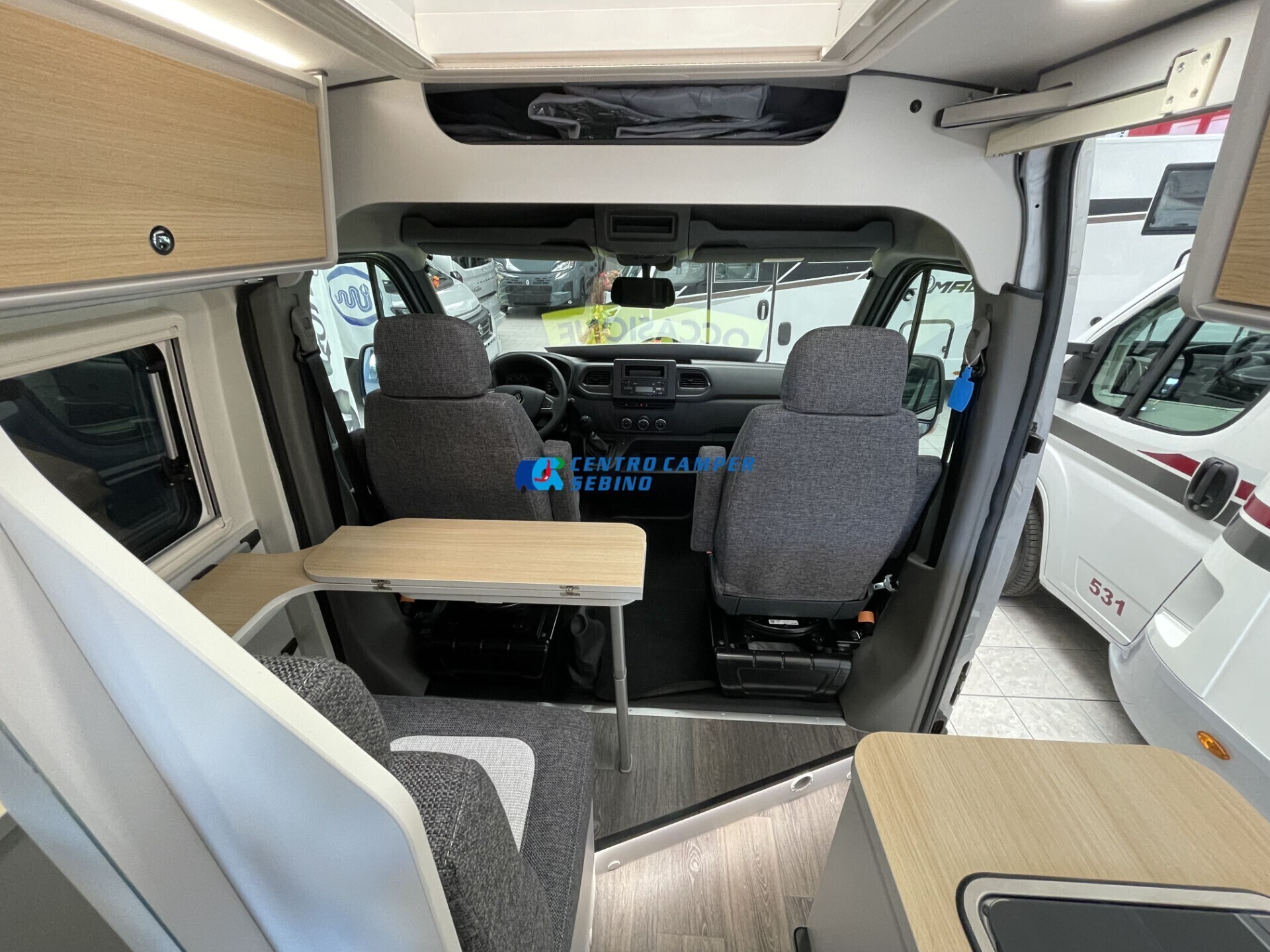 Font Vendôme Master Van XS campervan 5,54m 3 posti