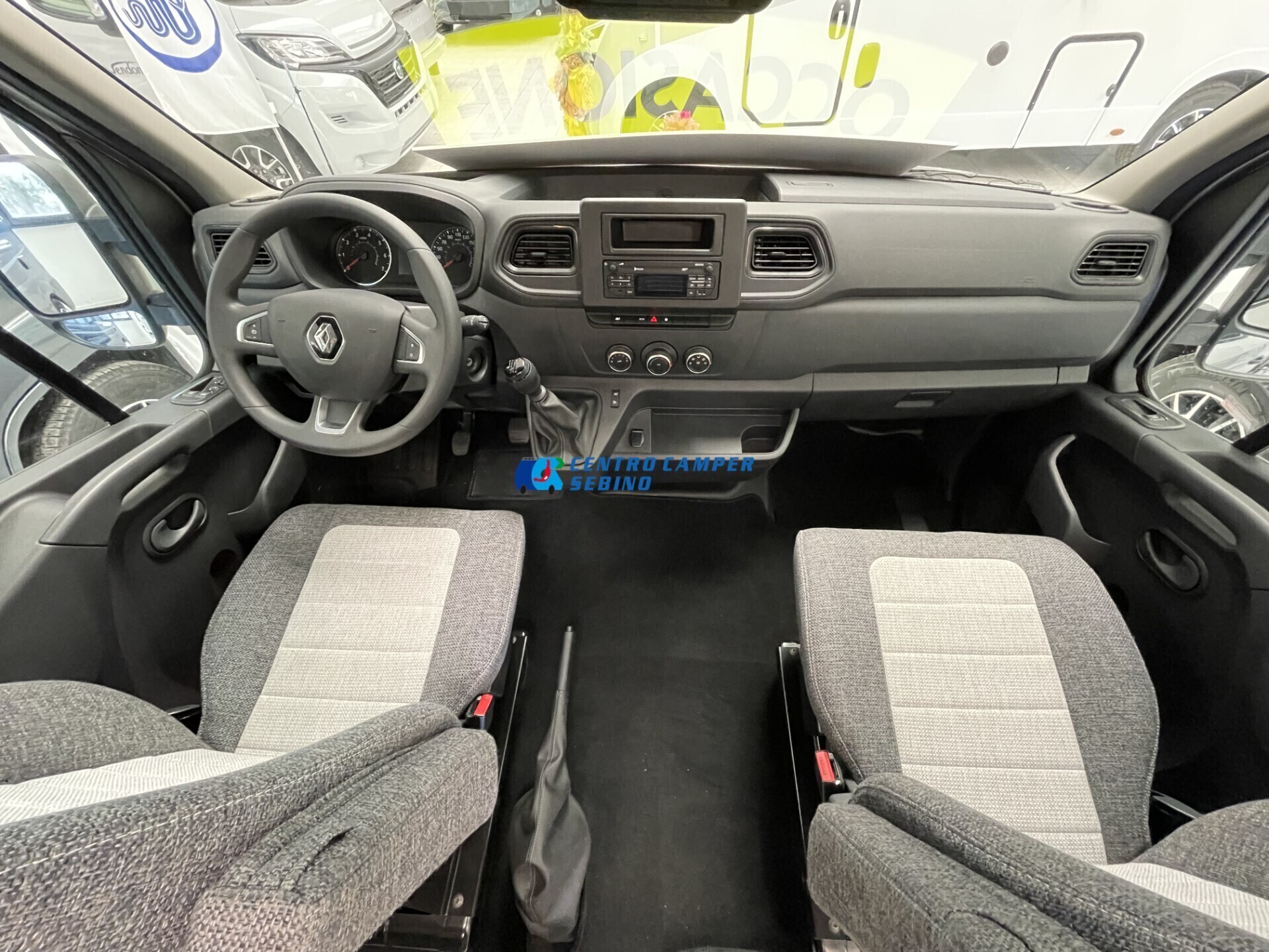 Font Vendôme Master Van XS campervan 5,54m 3 posti