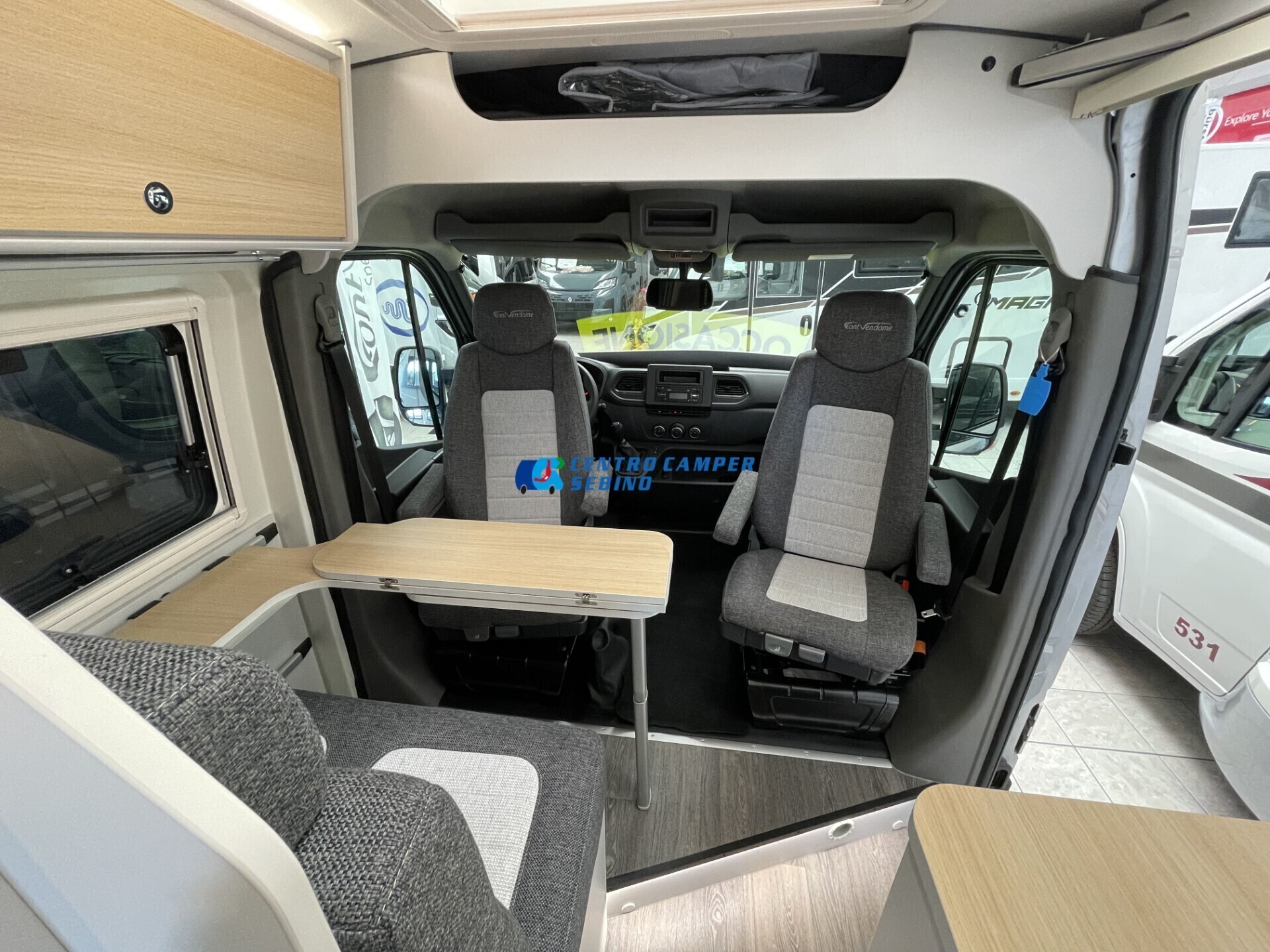 Font Vendôme Master Van XS campervan 5,54m 3 posti