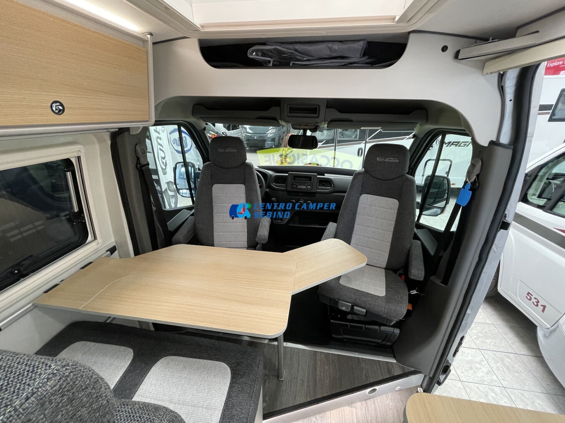 Font Vendôme Master Van XS campervan 5,54m 3 posti