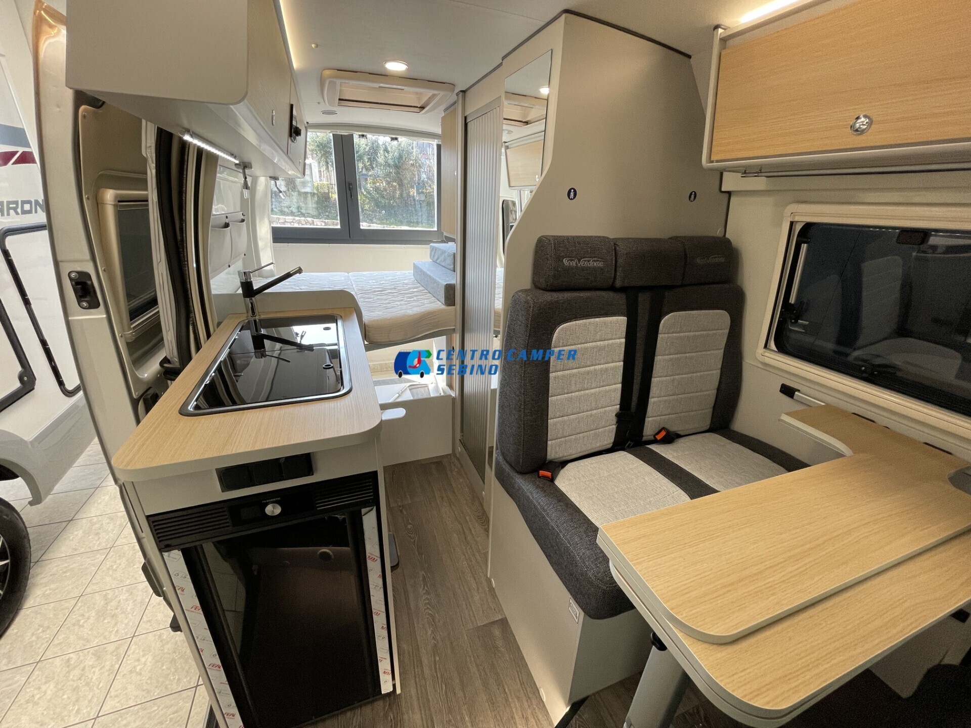 Font Vendôme Master Van XS campervan 5,54m 3 posti