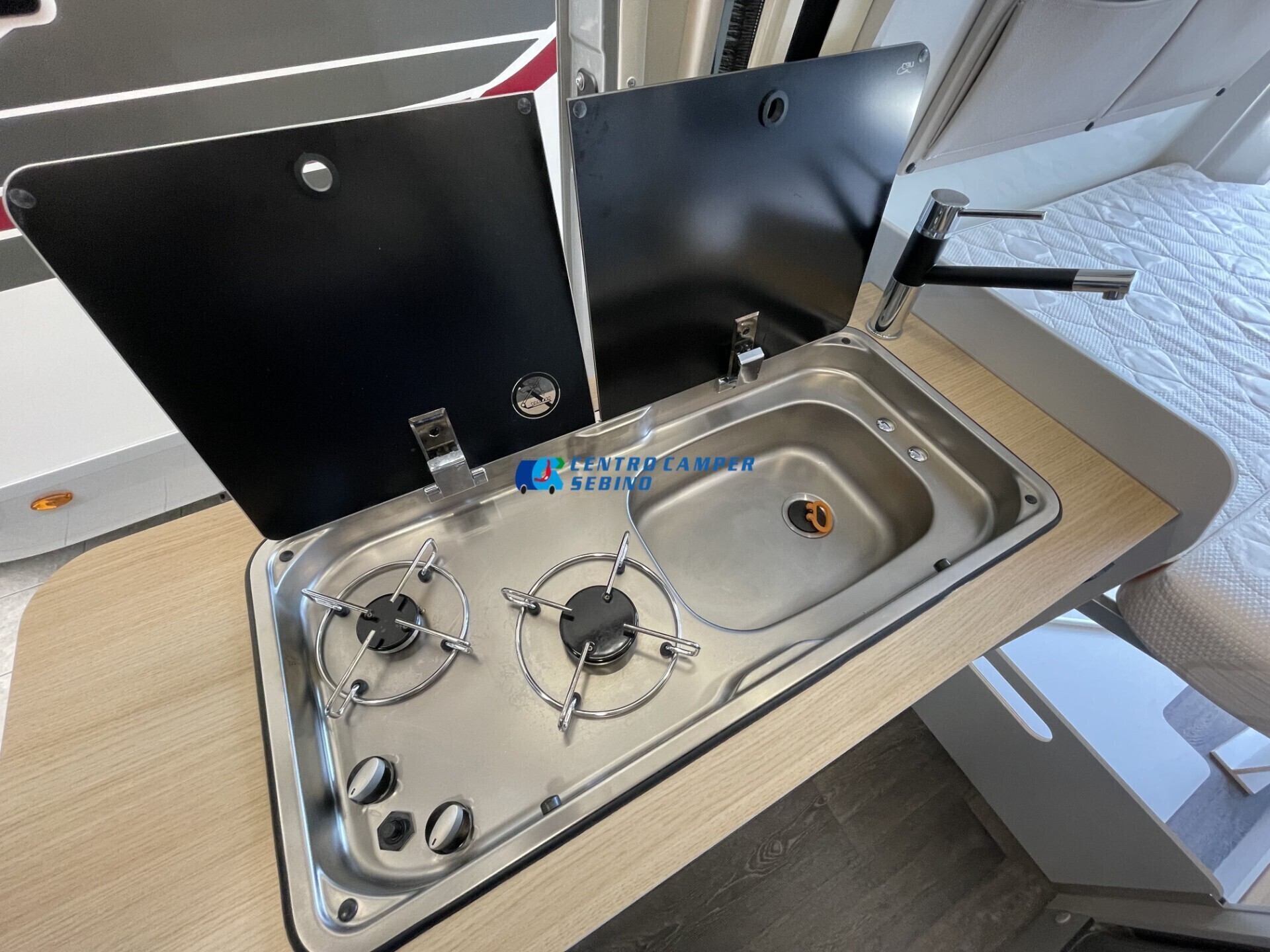 Font Vendôme Master Van XS campervan 5,54m 3 posti