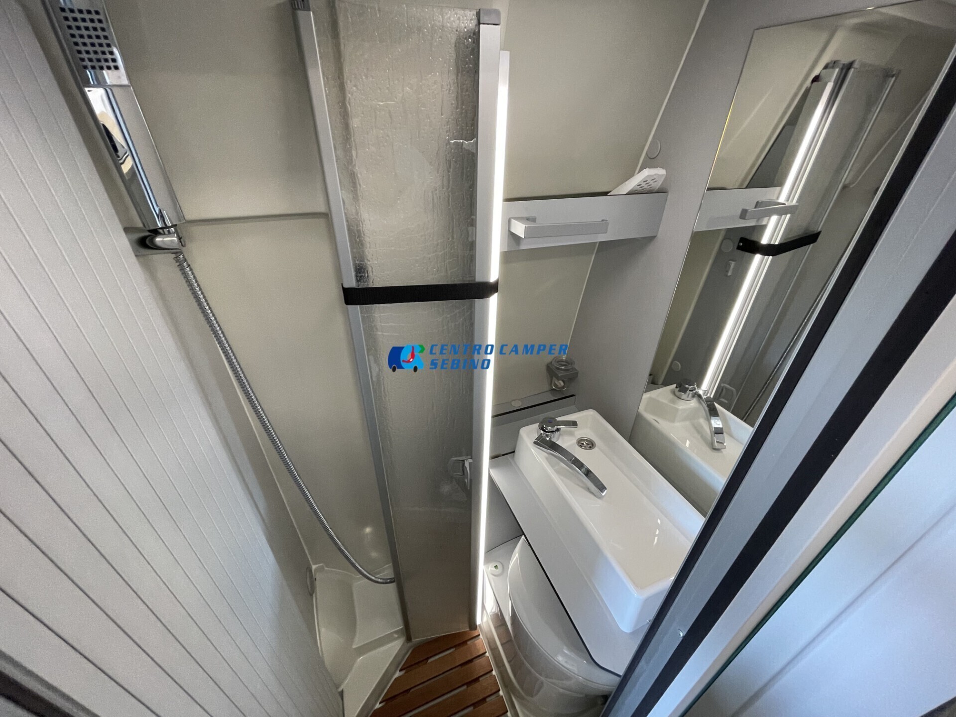 Font Vendôme Master Van XS campervan 5,54m 3 posti