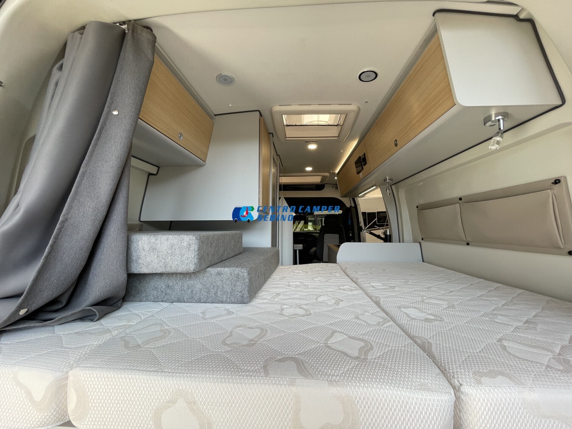 Font Vendôme Master Van XS campervan 5,54m 3 posti