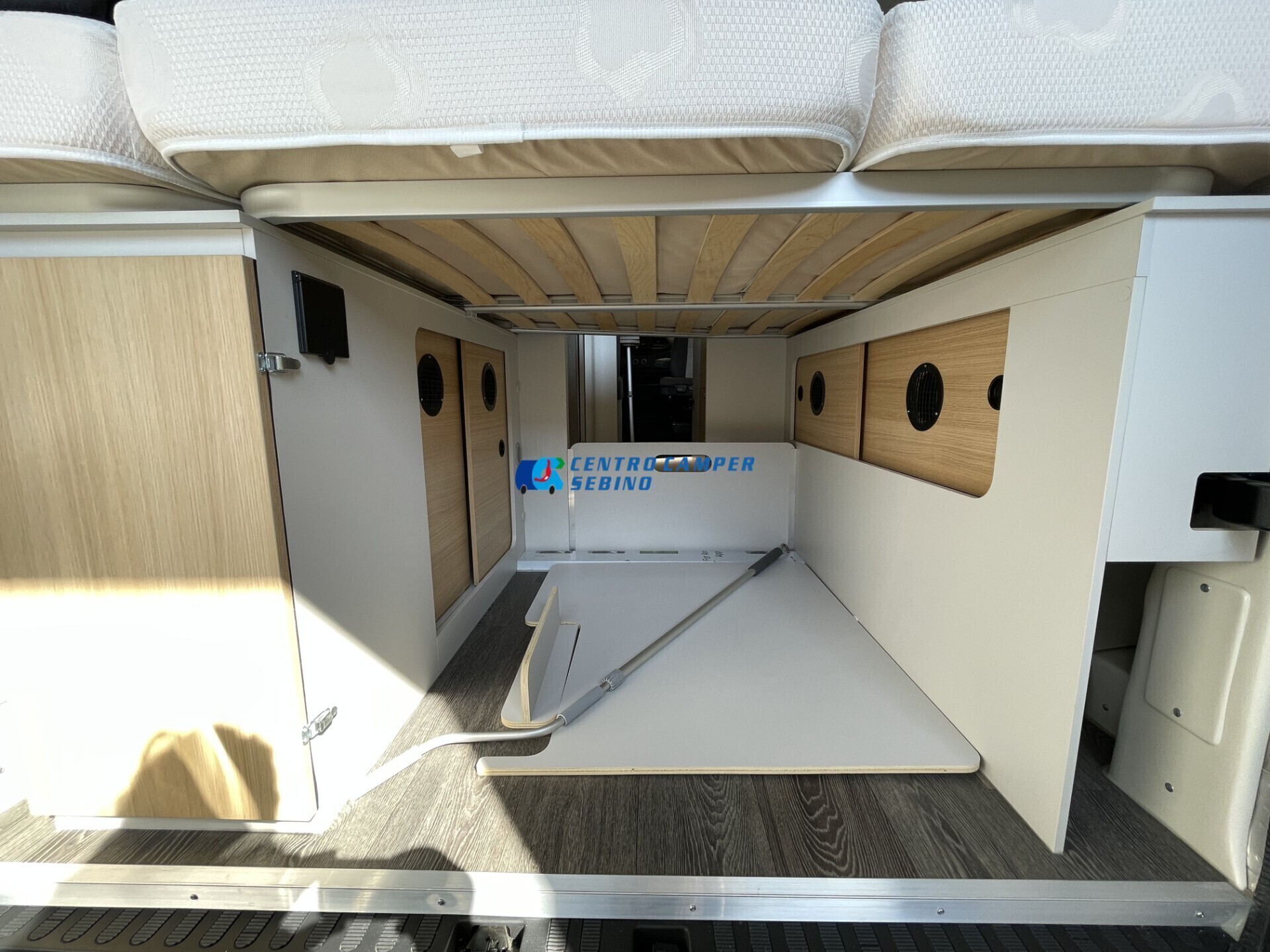 Font Vendôme Master Van XS campervan 5,54m 3 posti