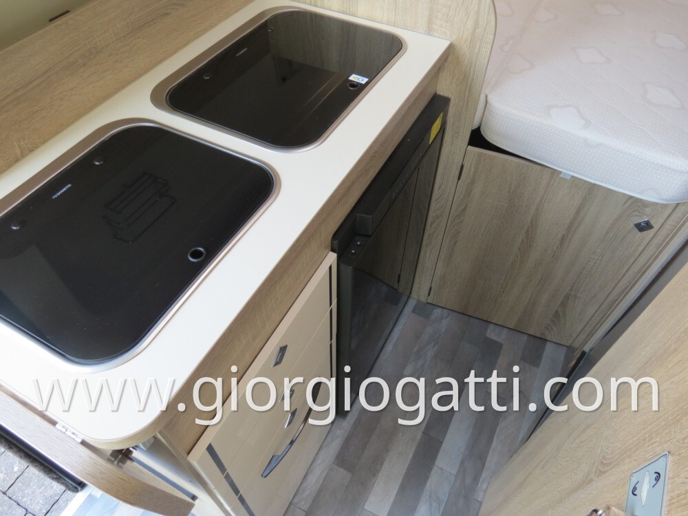 CAMPER PURO FONT VENDOME H 307 VAN CON LETTO BASCU