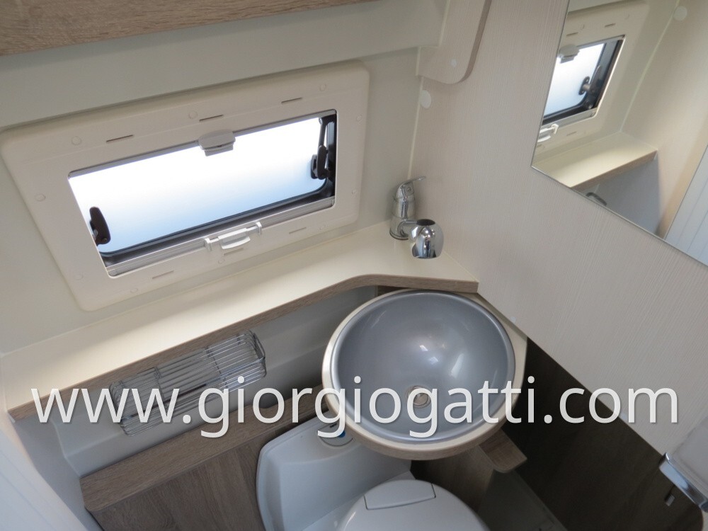 CAMPER PURO FONT VENDOME H 307 VAN CON LETTO BASCU
