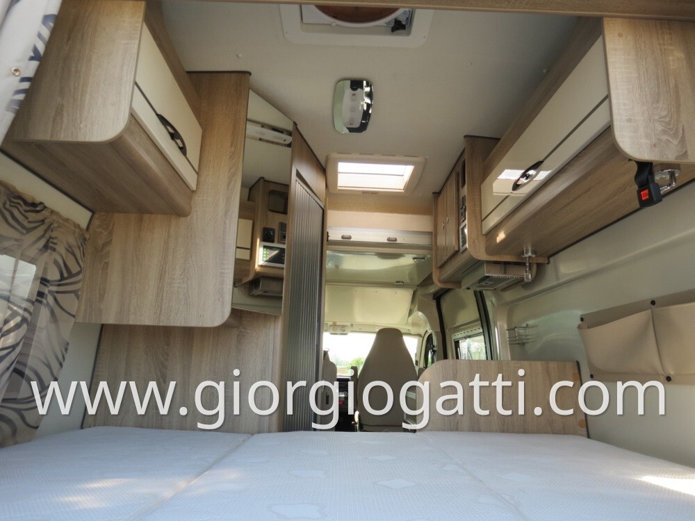 CAMPER PURO FONT VENDOME H 307 VAN CON LETTO BASCU
