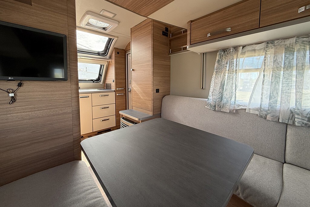 Weinsberg CaraOne 390 PUH con basculante
