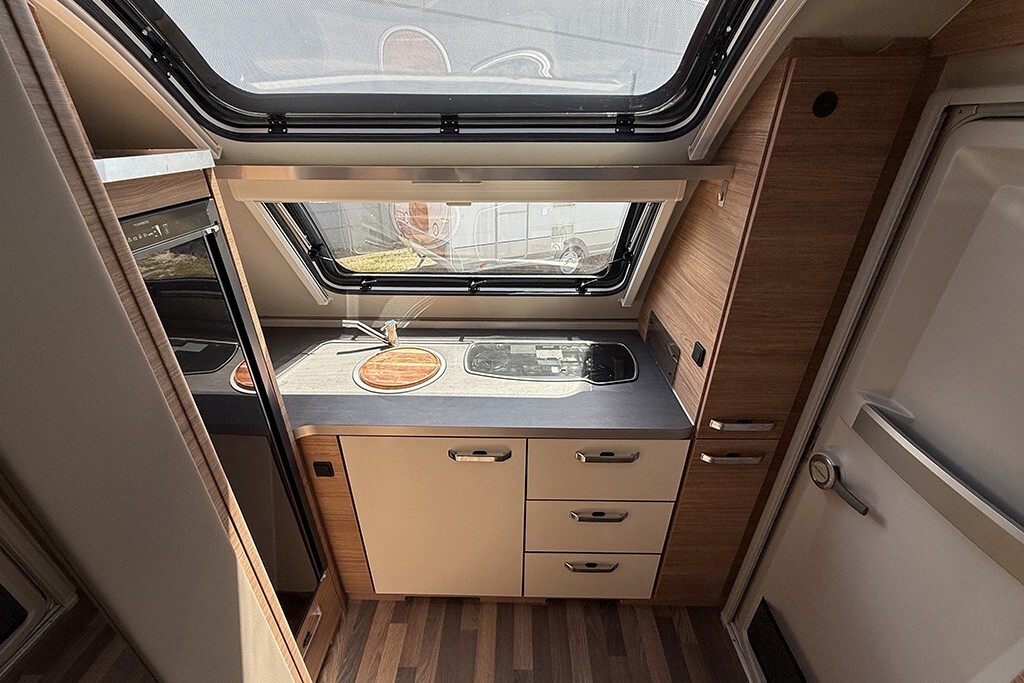Weinsberg CaraOne 390 PUH con basculante